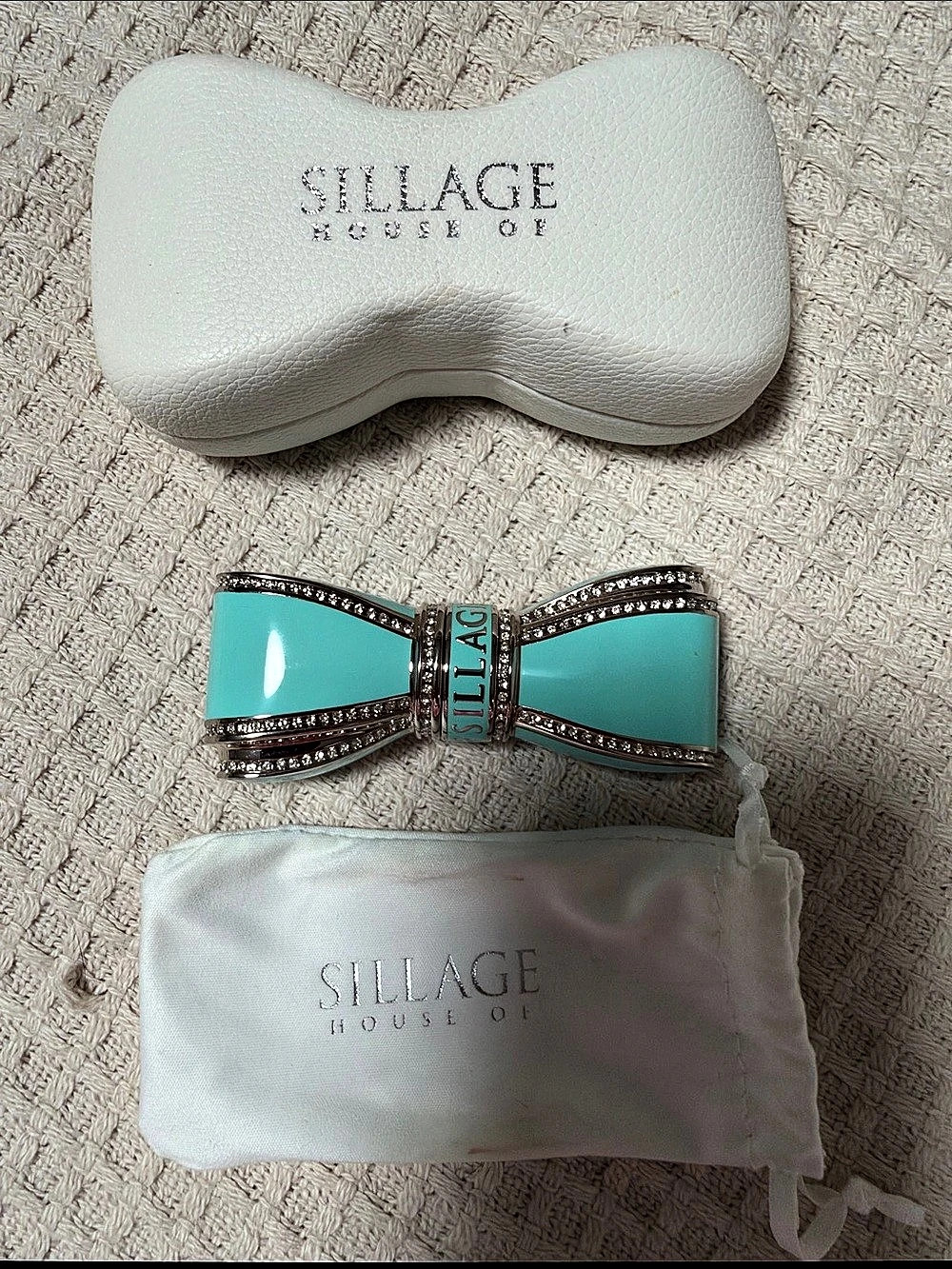 Sillage Blue Bow Accessory Set Like New
